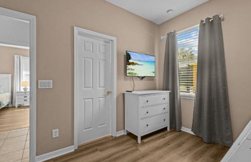 Family Nest 4-Bedroom Home Near Disney World - Photo 34