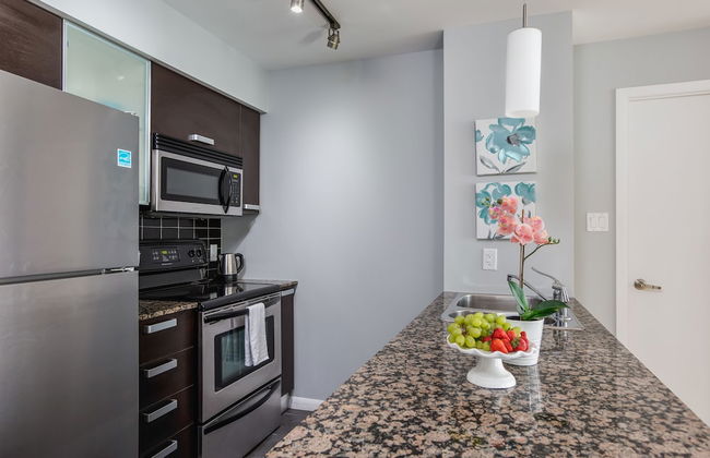 Quickstay - Luxurious 2-Bedroom Condo, Heart Of Toronto - Photo 8