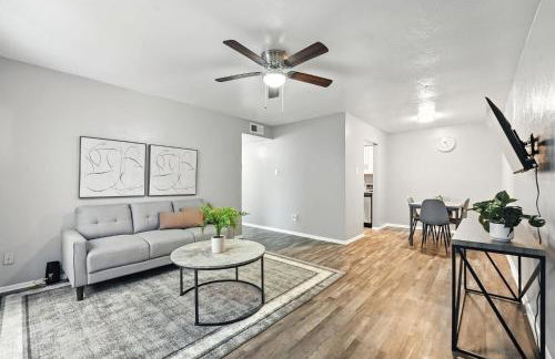 Family-Friendly 2Bd Midterm Stay I Parking Onsite - Photo 16