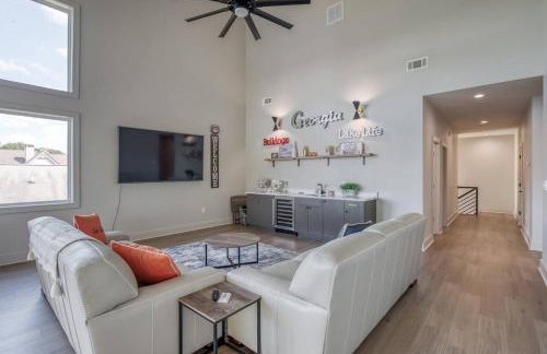 6BR Lakefront Private Dock & Bonfire Sleeps 12 - Foto 8