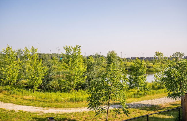 GLOBALSTAY Modern 3 BD House in Brampton - Photo 36