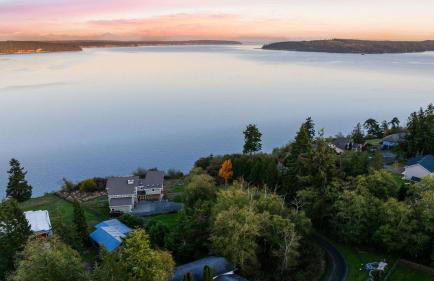 Incredible Water Views, Deck Relaxing Retreat Greenbank Getaway by Avantstay - Foto 70