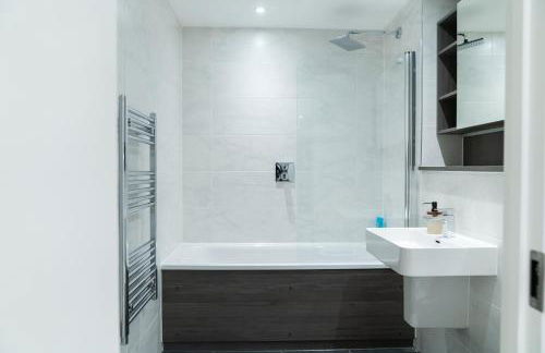 Modern 2 Bed Penthouse with Stunning views in Manchester City Center - Foto 20