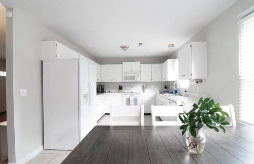 Near Historic Downtown Apex, Sleeps 8, King Bed - Foto 2