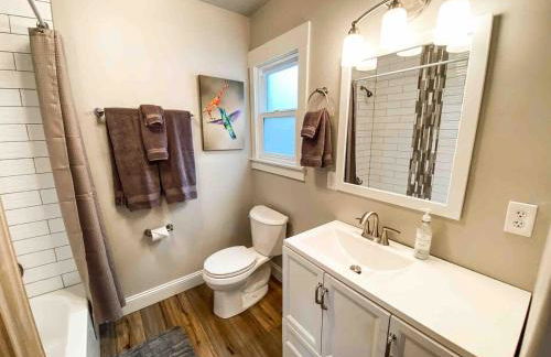 Adorable Guest Suite_central_trendy neighborhood - Foto 1