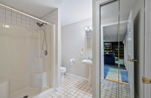 Huge Retreat w Alaska King, Pool & Jacuzzi Tub Indoor - Foto 18