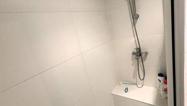 Plage et centre à 100m avec balcon et parking privé 4 pers - Foto 2, Shower