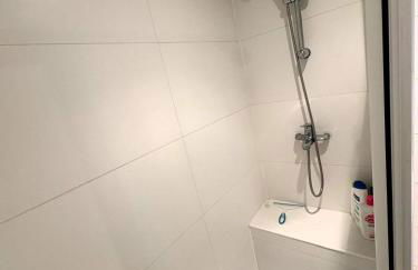 Plage et centre à 100m avec balcon et parking privé 4 pers - Foto 2