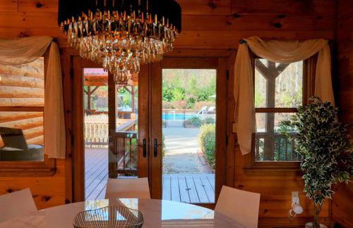 Luxury Cabin with Heated Pool, Hot-Tub & Deluxe Outdoors - Photo 10