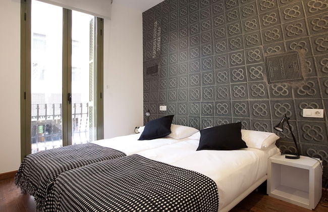 AB Montjuic - Photo 4