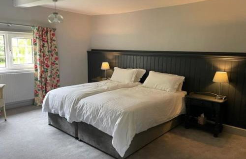 Stunning Manor Farmhouse - Photo 15