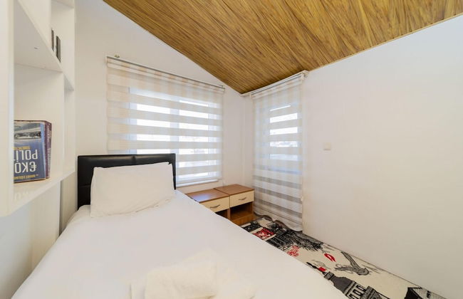 Capacious Flat With Terrace in Central Muratpasa - Photo 17