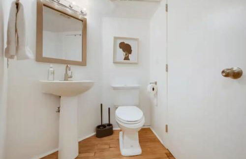 Loft Retreat - King Bed&Balcony - Pet-Friendly 30 - Foto 16