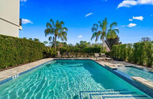 Epic Playhouse Getaway - Castle & Superhero Bunks Theater Private Pool No Rear Neighbors - Foto 55