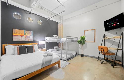 Stunning Downtown Apartment with Pool, Laundry, Parking - Foto 1