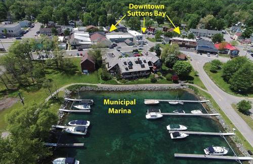 Suttons Bay Waterfront - Foto 27