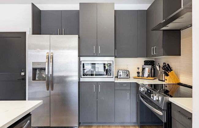 Prime Walkable Midtown Location, Pool, Gym Outlaw's Den by Avantstay - Foto 12