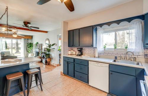 Secluded Home with Lake View in Delton! - Foto 11