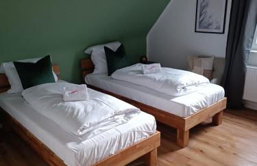 stylische Unterkunft für Firmen und Gruppen- Herzlich willkommen -Einzelbetten,Nahe Ulm, 3 Schlafzimmer - Foto 4