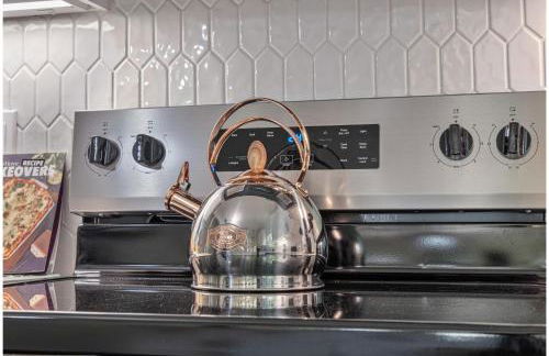 Vibrant 4BR3BA Oasis Near Happy Downtown - Foto 16