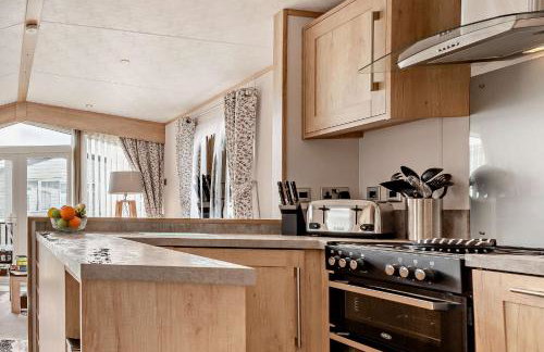 Vivian Lodge 2 Bedroom New Forest Holiday Home Hoburne Bashley - Foto 14