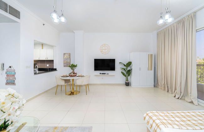 Marco Polo - Spacious Studio Lush View - Photo 6