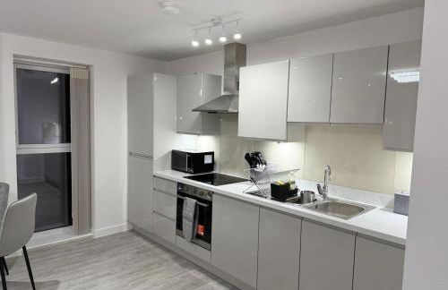 Serenity Waterfront 2 Bed Apartment - Foto 23