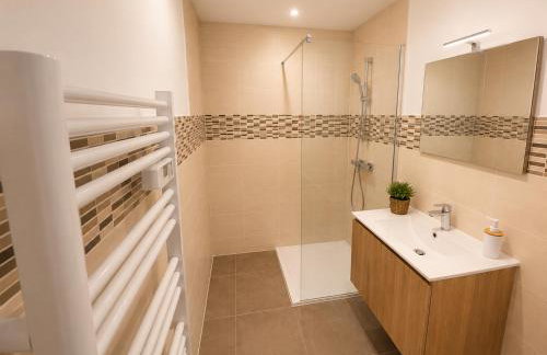 "Le Petit Paradis" au Centre Ville d'Oyonnax - Foto 18