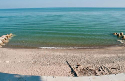 Lakefront Home in Madison - Private Beach - Photo 3