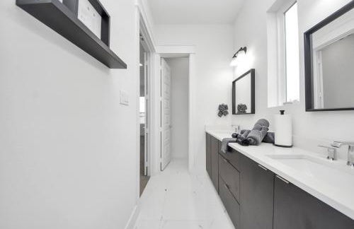 Stylish & Spacious 3BR Gem With Hot tub Near Downtown - Foto 20