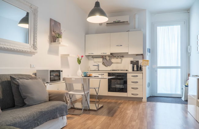 Charming Milanese Apartments - Photo 22