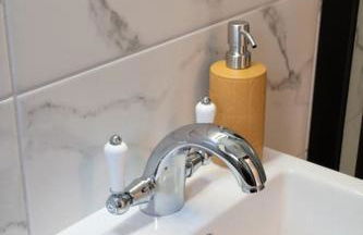 Warm Beachfront Getaway with Winter Ocean Views & Parking - Foto 72