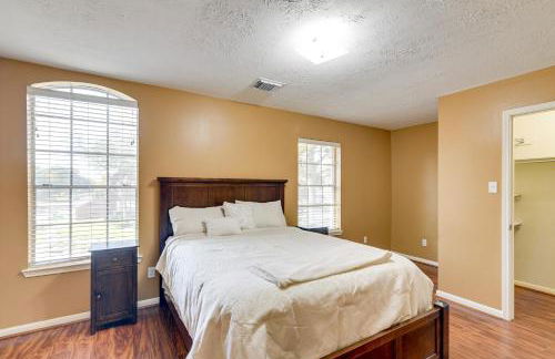 3,500-Sq-Ft Retreat with Private Yard in Sugar Land! - Photo 24