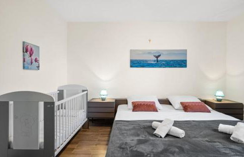 Awesome Home In Tinj With Jacuzzi - Photo 23