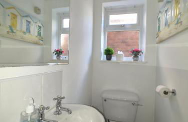 Alverstoke Manor - family home with pool table - Photo 38