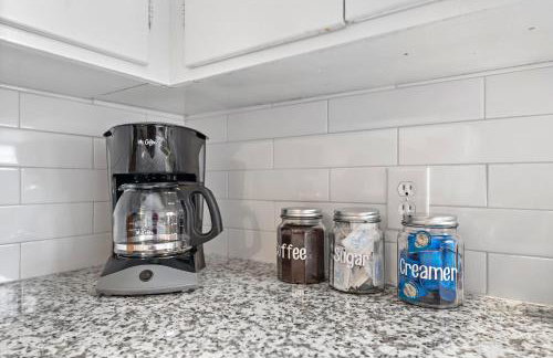 with Arcade and Covered Patio Sleep 9 in this 4 Bedroom 2 Bath Home 5 star host Deer Park TX - Foto 22