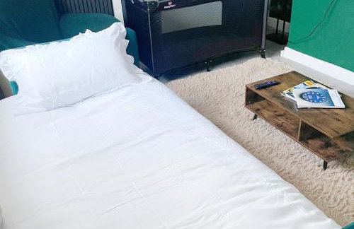 Business & Family Friendly 6 Bed Stay with Garden - Free Parking - Fast Wi-Fi and workspace - London & Essex Links - Photo 18