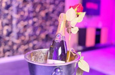 Les Suites Bisous Metz - Jacuzzi & Private Sauna - Photo 10