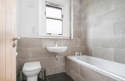 Dalkeith Three Bed Two Bath Apartment - Photo 9