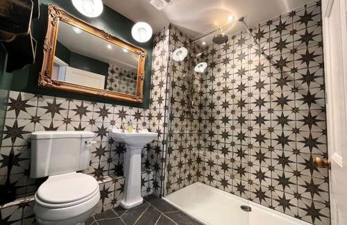 Blue Anchor House - Seaview, Hot Tub Apartments - Photo 6