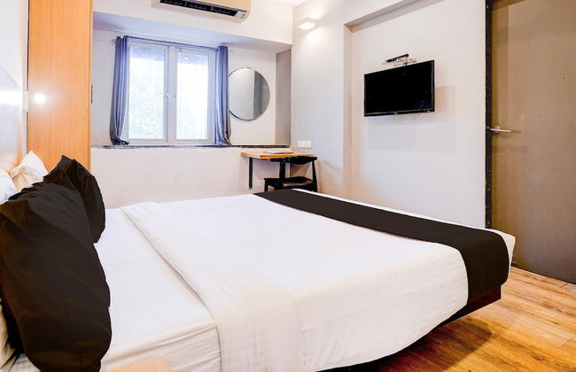 Elegant Stays at The Unicontinental Khar Mumbai - Foto 9