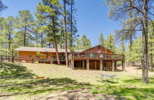 Fire Pit and Trail Access Spacious Happy Jack Cabin - Foto 1