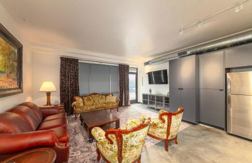 Stylish South Hill Retreat Queen Bed and Sofa Sleeper Full Kitchen Free Parking - Foto 52