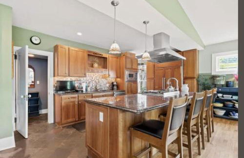 Majestic Family Home in Saratoga New York - Photo 8