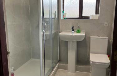 Preston 4 bedroom house near M55 & M6 - Photo 3