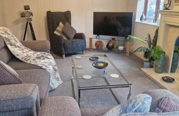 Stunning Fir Tree Corner 3 bedroom detached Executive house ideal wedding guest family home with free drive way CCTV parking for 2 vehicles or LWB Van M5 1 mile away dogs welcome by prior arrangement - Foto 23