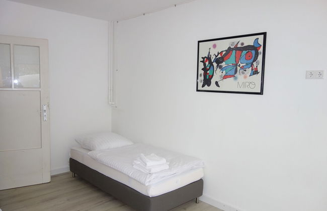 Spacious House - Photo 11