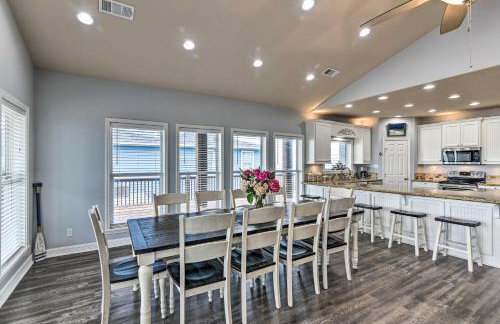 Group Getaway with Deck, Steps to Crystal Beach! - Foto 9