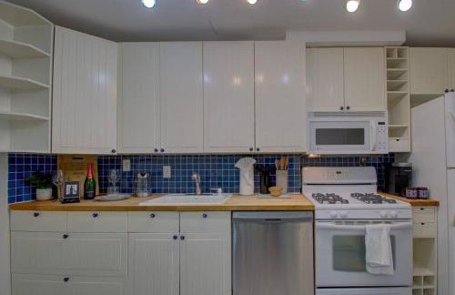 Book Now! 8-Min to Metro - King Bed- Old Town Central Retreat - Floyd's Freedom - - Foto 23