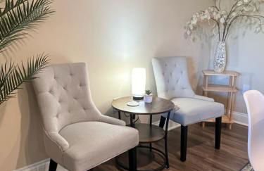 Spacious 2 Bed, 2 Bath Uptown Gem in the Heart of the City-Parking-Wi-Fi-Balcony-Walk to BOA Stadium - Foto 18